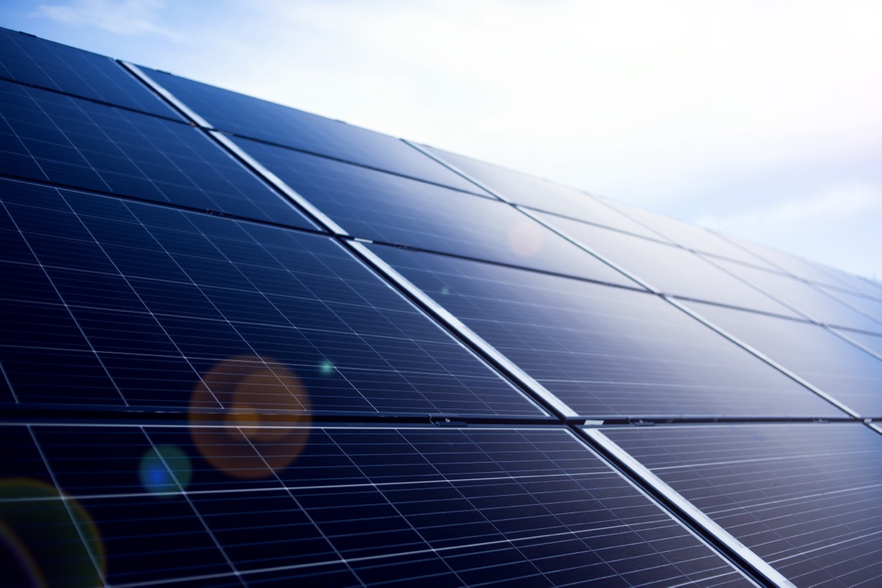 Zonnepanelen vangen de zon op voor duurzame energie